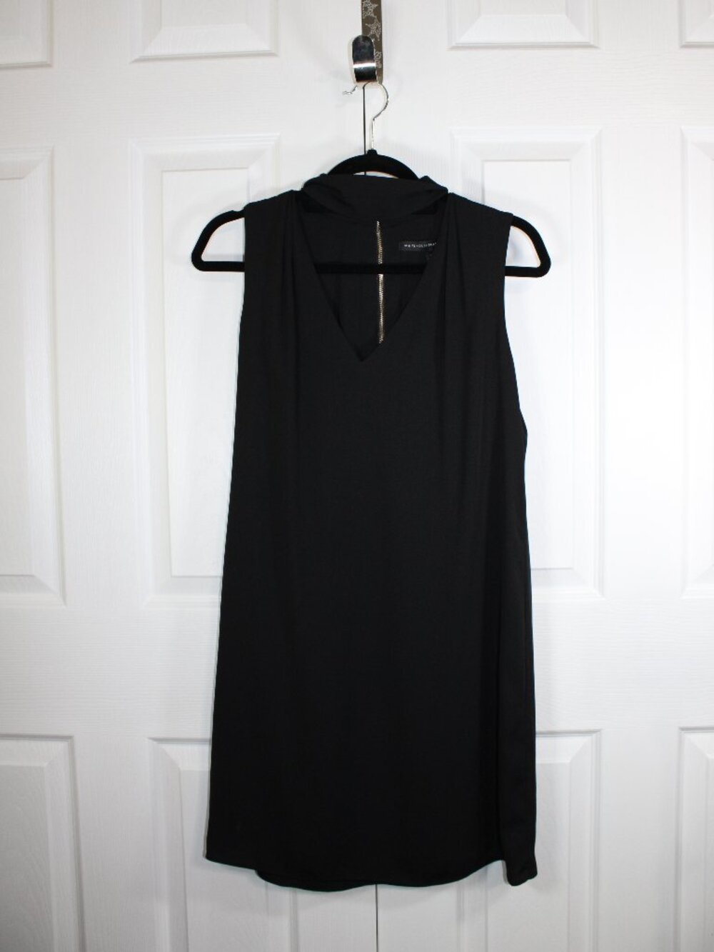 WHBM Women's Black Sleeveless Choker Low V-Neck Back Zipper Cocktail Dress